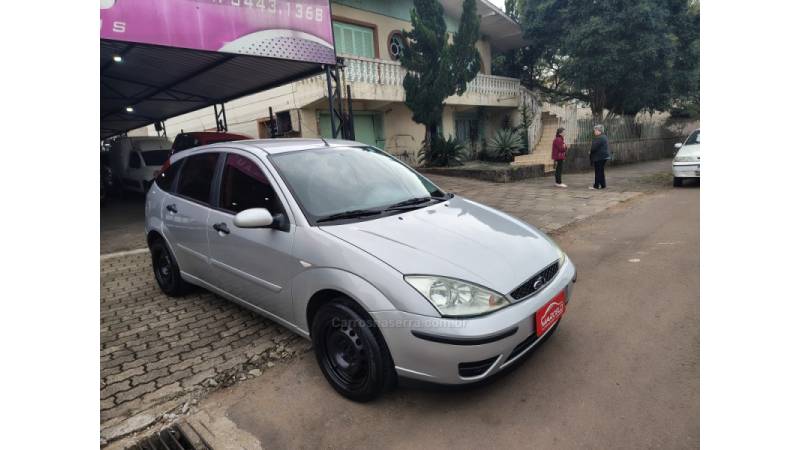 FORD - FOCUS - 2006/2007 - Prata - R$ 26.900,00