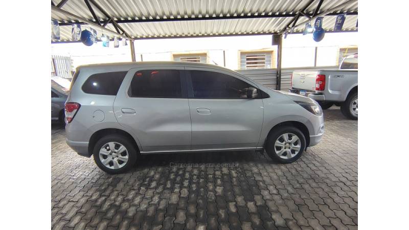 CHEVROLET - SPIN - 2016/2017 - Prata - R$ 52.900,00