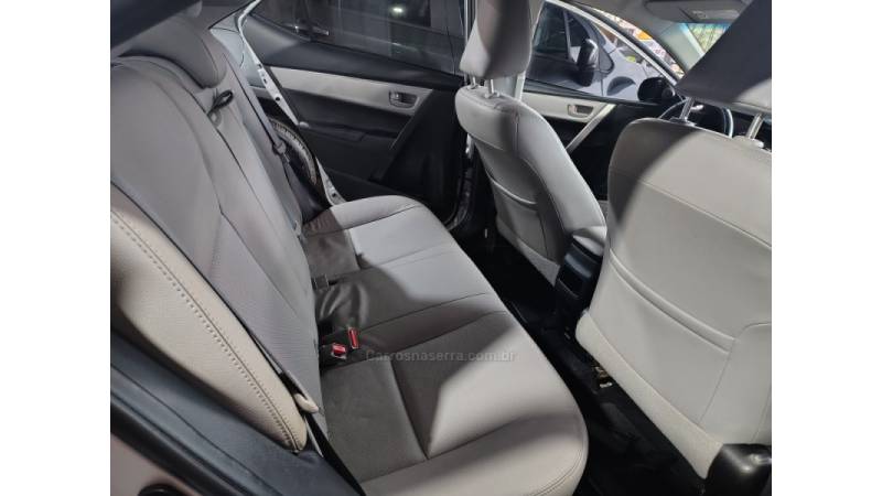 TOYOTA - COROLLA - 2016/2017 - Prata - R$ 86.900,00