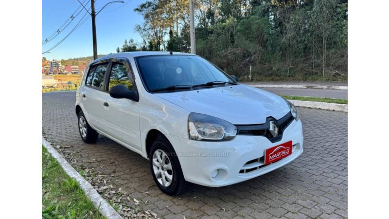 RENAULT - CLIO - 2013/2014 - Branca - R$ 32.900,00