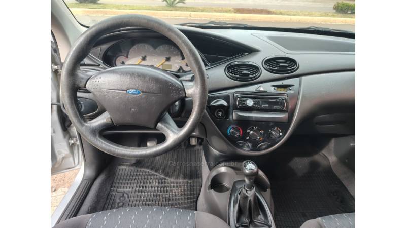 FORD - FOCUS - 2006/2007 - Prata - R$ 26.900,00