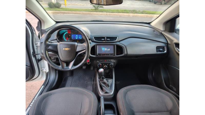 CHEVROLET - ONIX - 2014/2015 - Branca - R$ 54.900,00