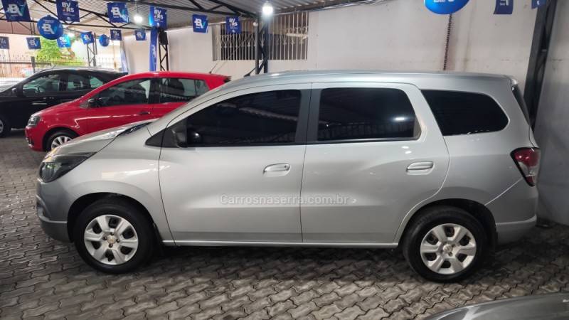 CHEVROLET - SPIN - 2016/2017 - Prata - R$ 52.900,00