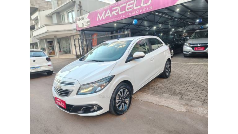 CHEVROLET - ONIX - 2014/2015 - Branca - R$ 54.900,00